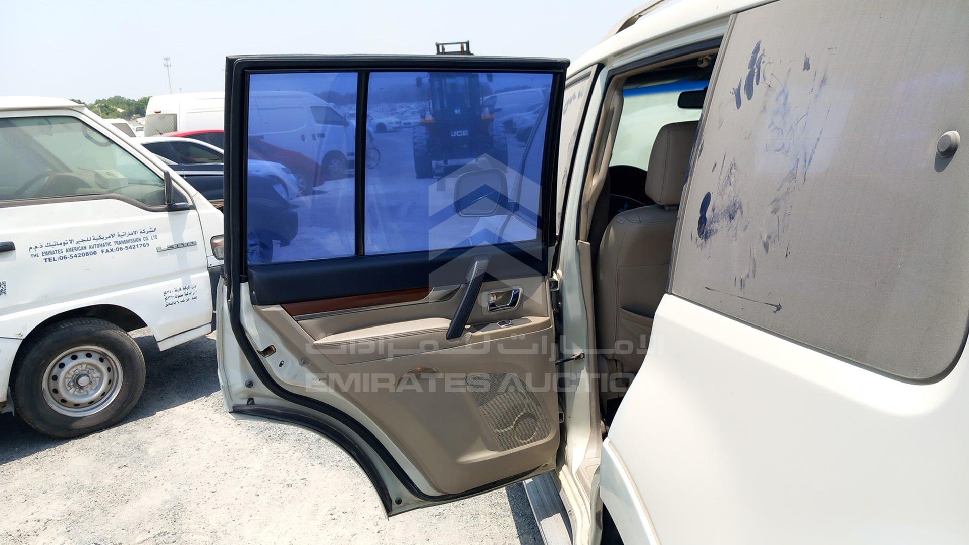 2008 MITSUBISHI PAJERO VIN: JMYLRV93W8J724284