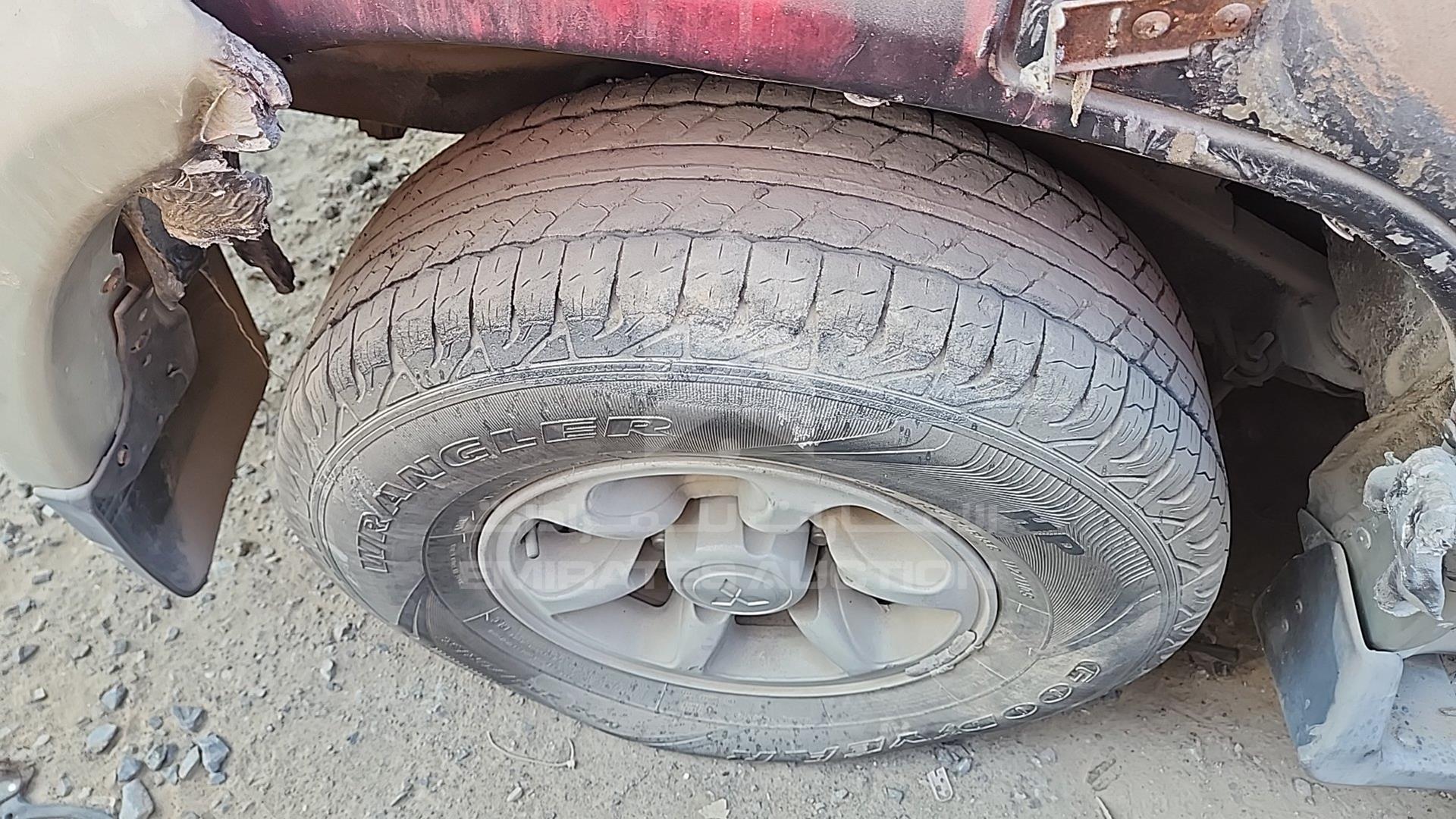 1995 MITSUBISHI PAJERO VIN: D0RV430SJ00512