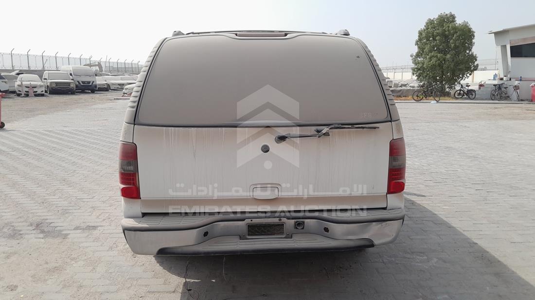 2004 GMC Suburban — Rear View — Photo 7
