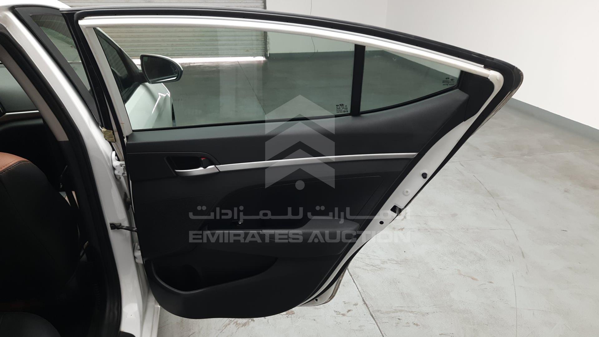 2019 HYUNDAI ELANTRA VIN: 5NPD74LF0KH458356