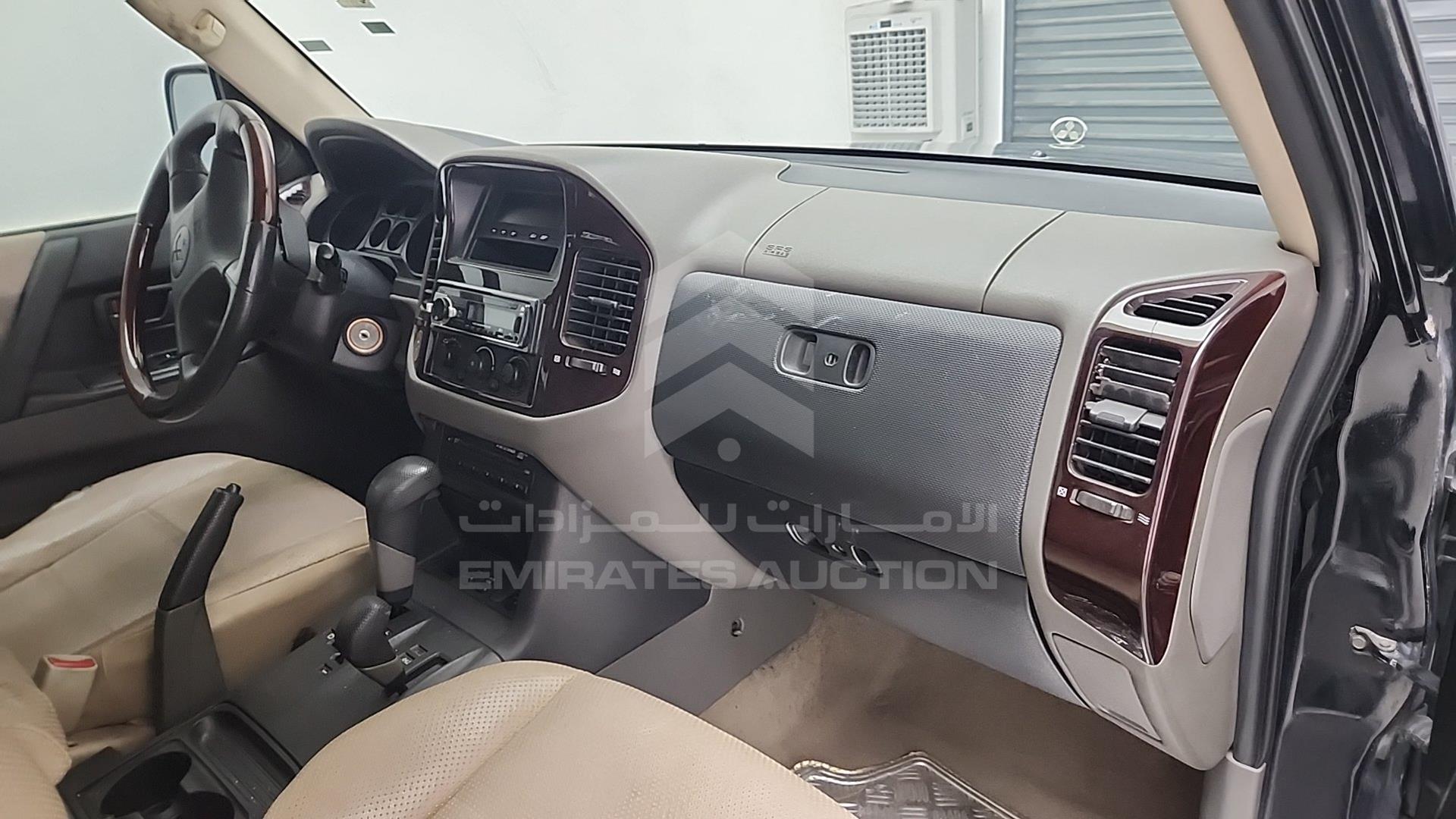 2002 MITSUBISHI PAJERO VIN: JMYLRV73W2J701499