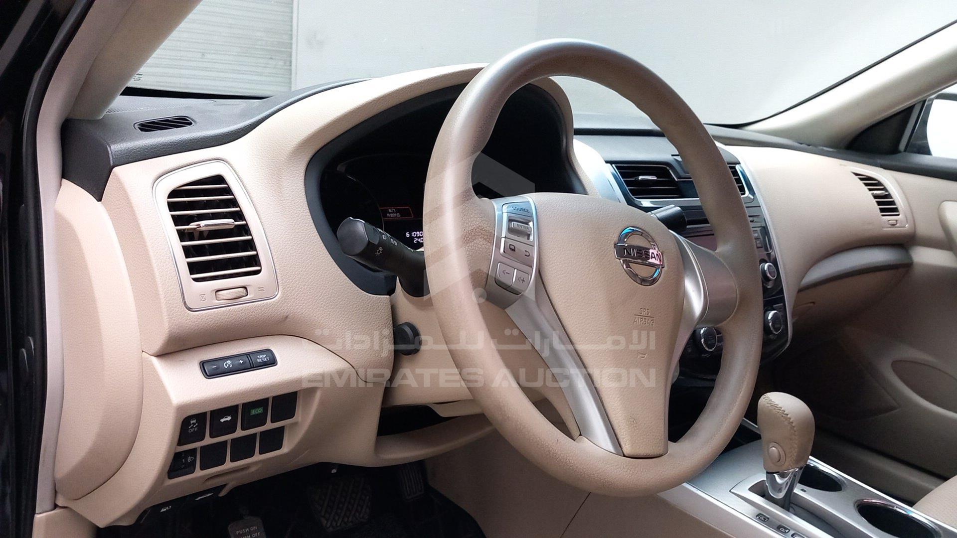 2017 NISSAN TEANA VIN: LGBF5AE07HR312584