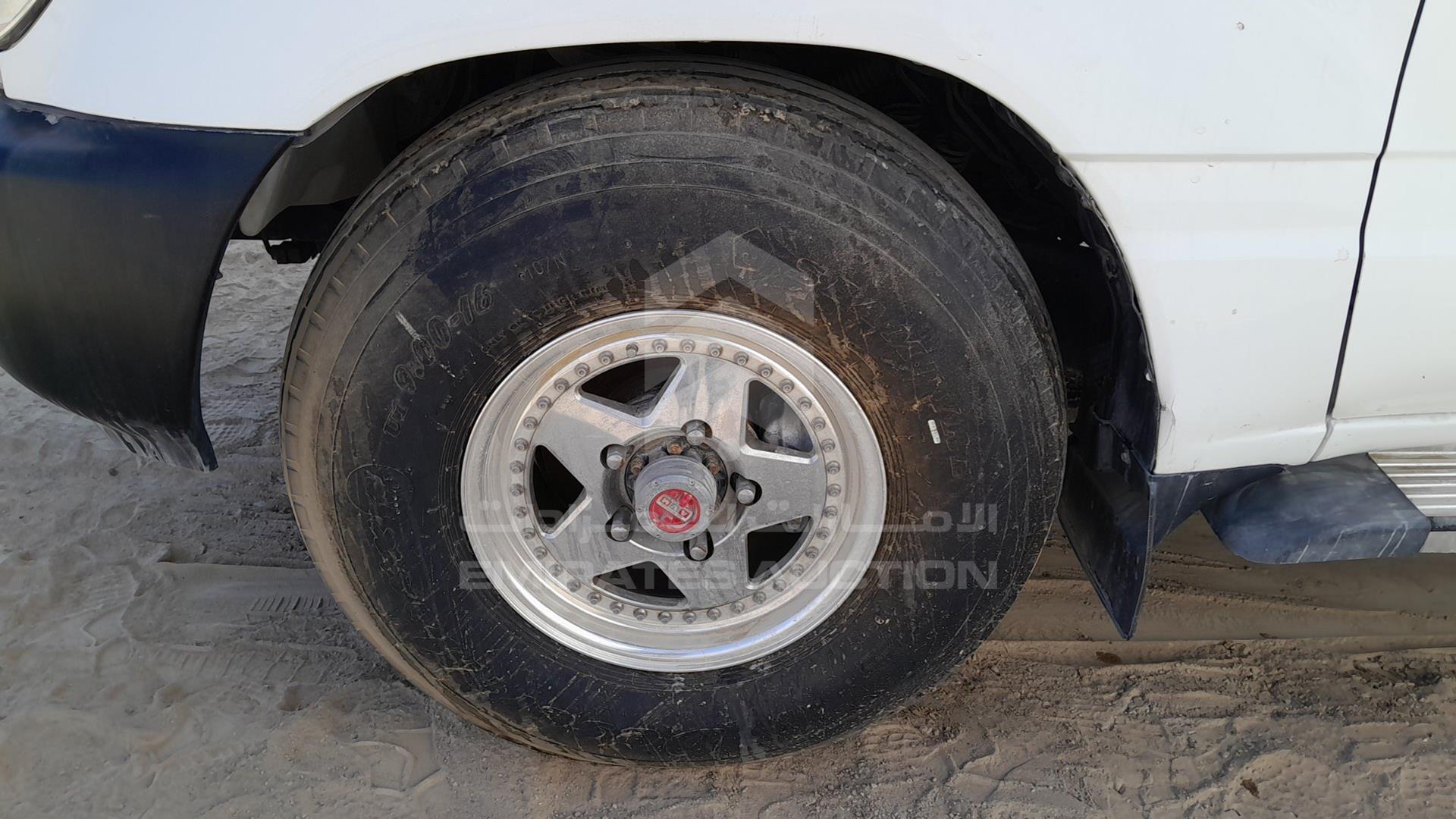 2007 TOYOTA LAND CRUISER VIN: JTGHJ01J273009558