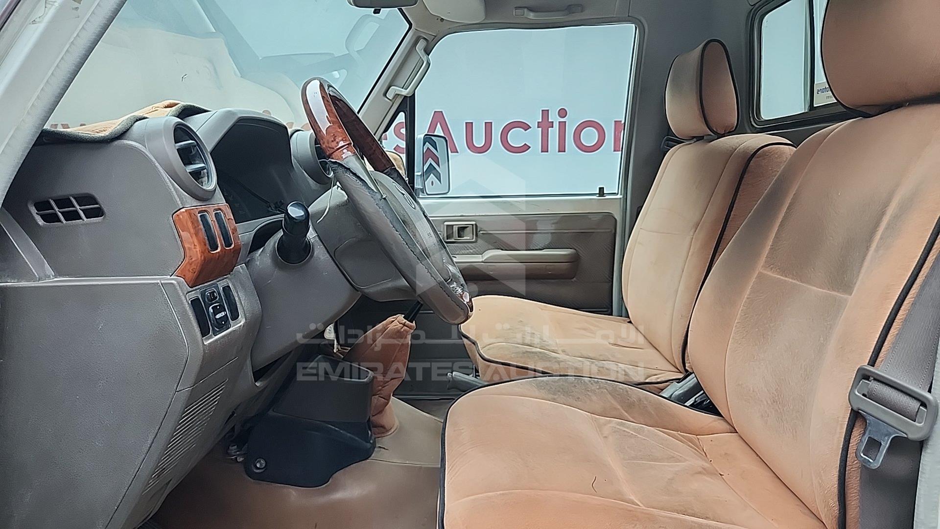 2012 TOYOTA LAND CRUISER VIN: JTFLU73J3C4522897