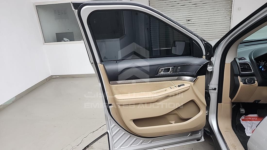 فورد اكسبلورر 2016 — الباب الأمامي الأيسر — صورة 12