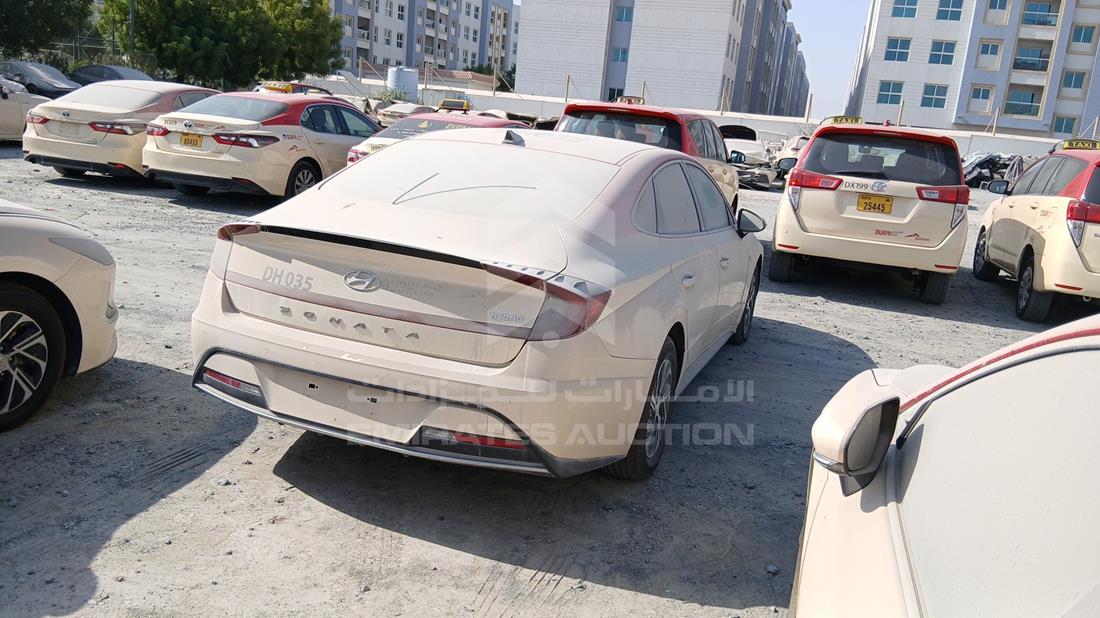 2021 Hyundai Sonata Hybrid — Rear Right Angle — Photo 9
