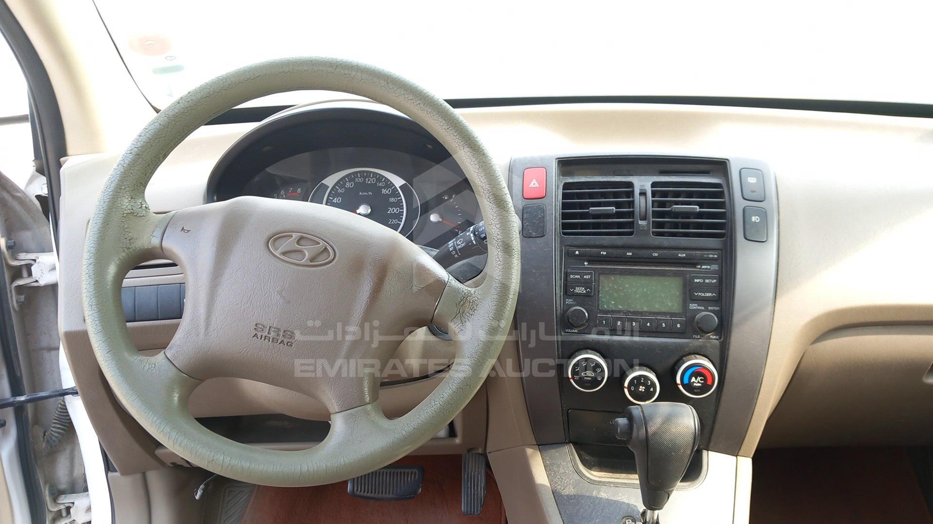 2009 HYUNDAI TUCSON VIN: KMHJM81B19U945936