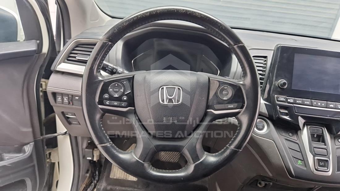 2018 Honda Odyssey — Steering & Mounted Controls — Photo 17