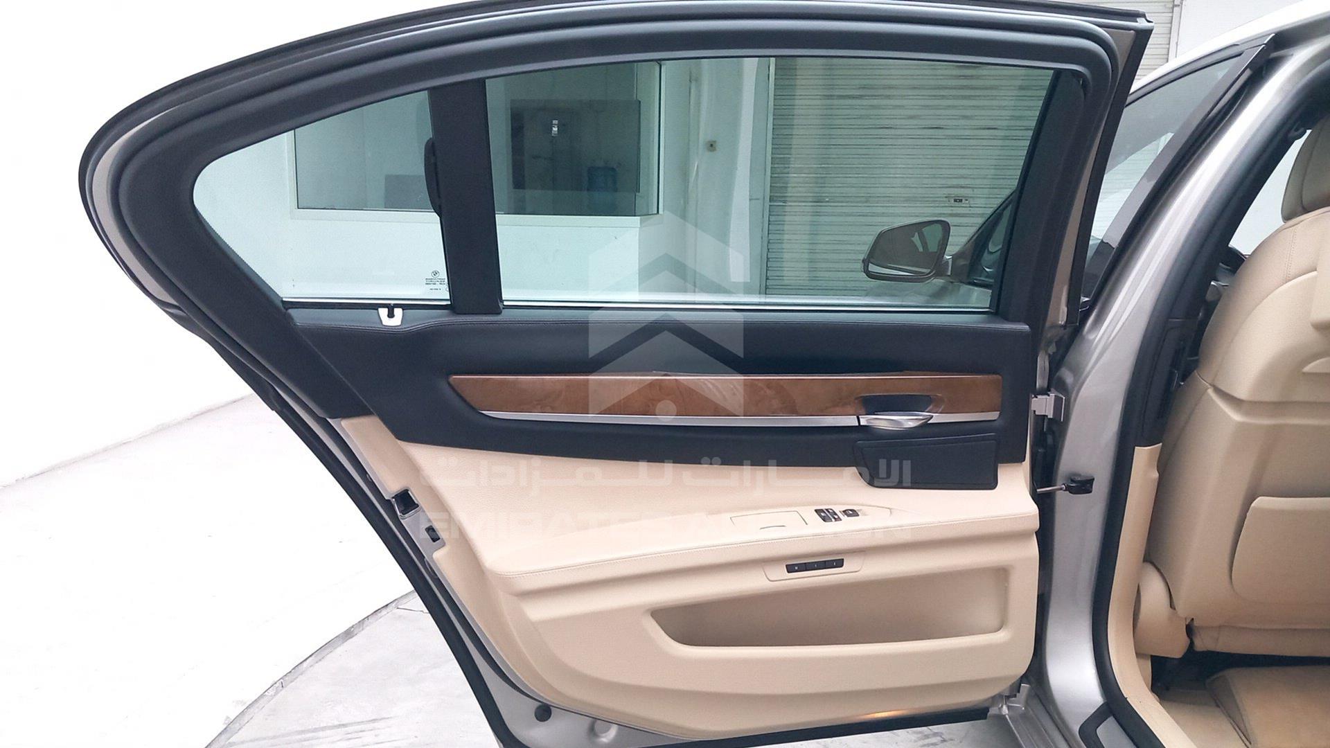 2010 BMW 750 VIN: WBAKB8108AC342700