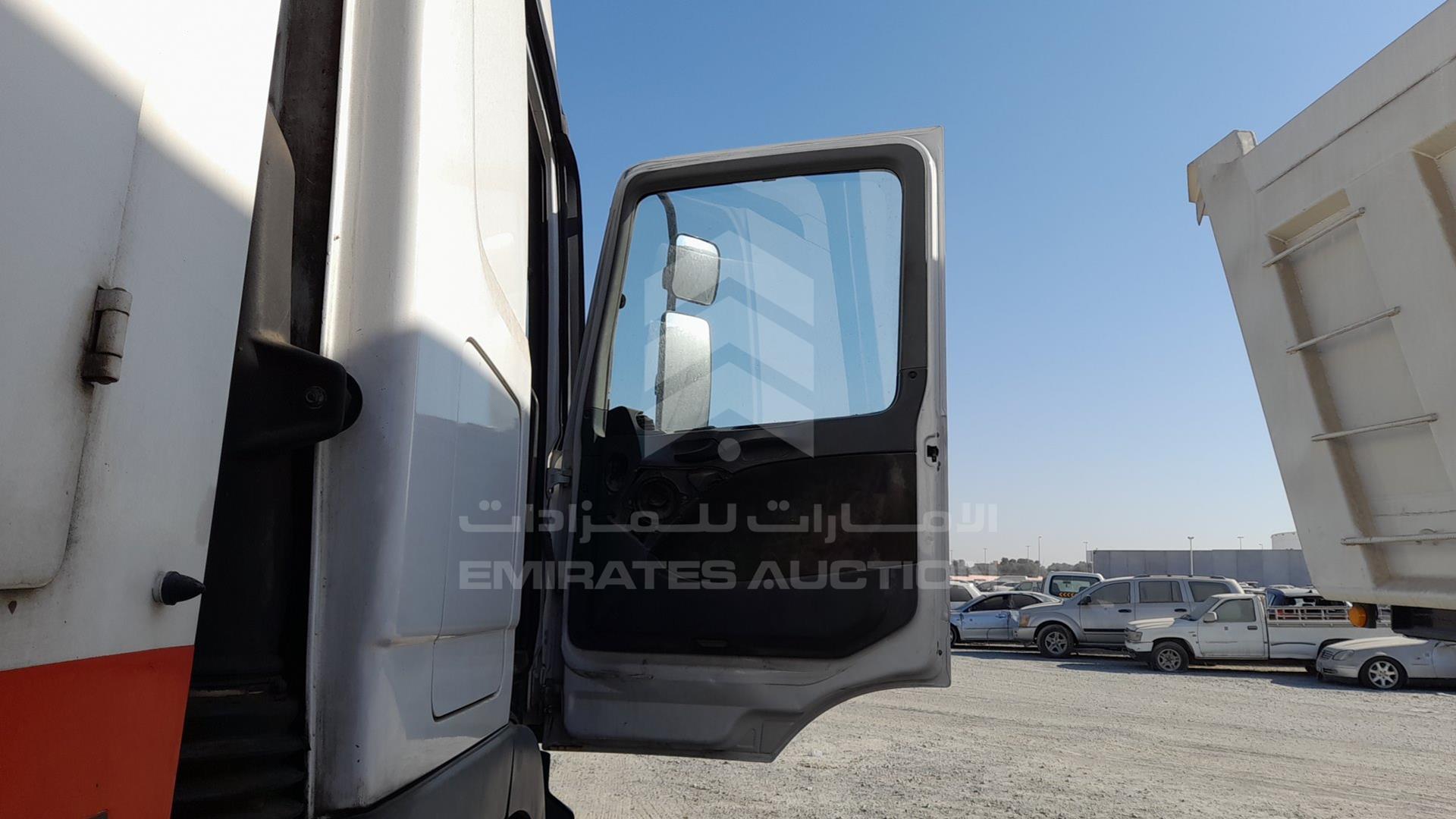 2008 MERCEDES ACTROS VIN: WDAKHCAA18L280325