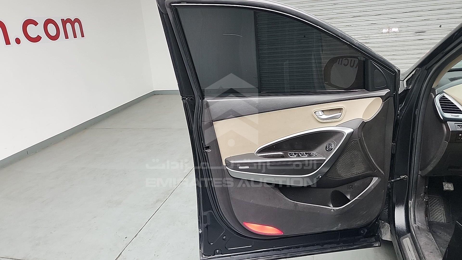 2014 HYUNDAI SANTA FE VIN: KMHSN81E5EU030447