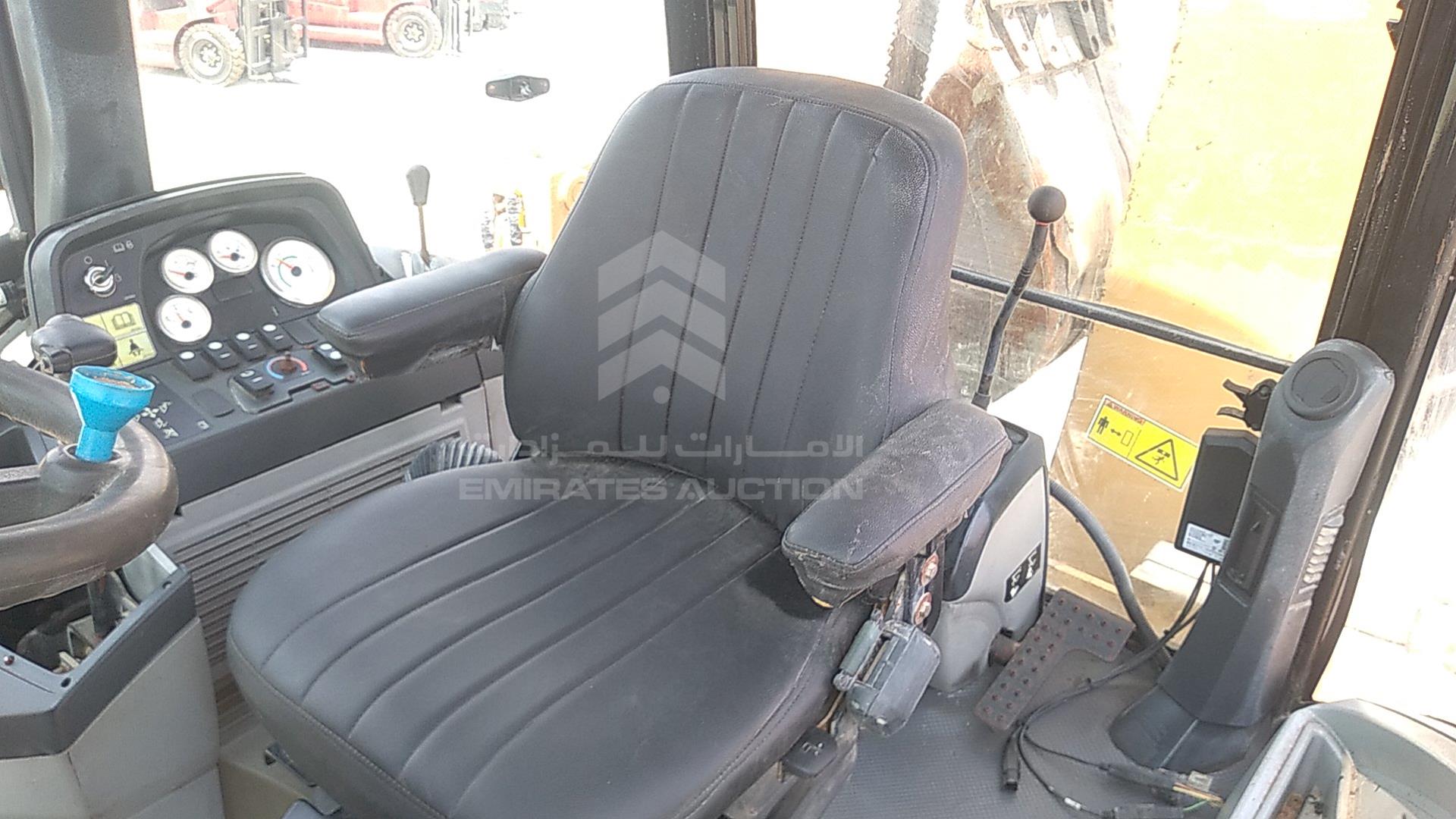 2009 CATERPILLAR 422E VIN: CAT0422EAHBE02781