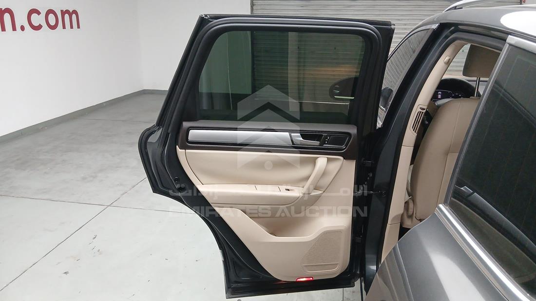 2014 Volkswagen Touareg — Rear Left Door — Photo 20