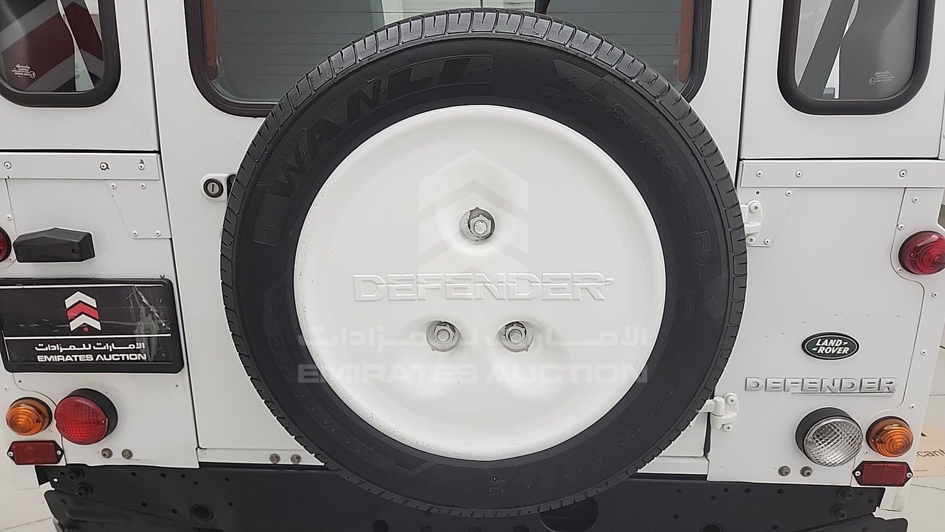 2011 LAND ROVER DEFENDER VIN: SALLDVBS8BA405450