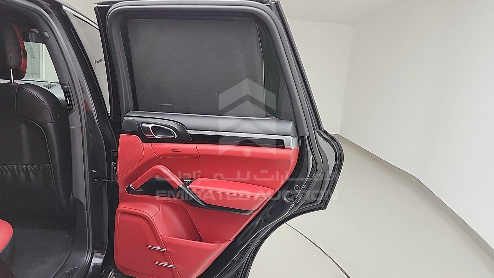 2016 PORSCHE CAYENNE VIN: WP1ZZZ92ZGLA05582