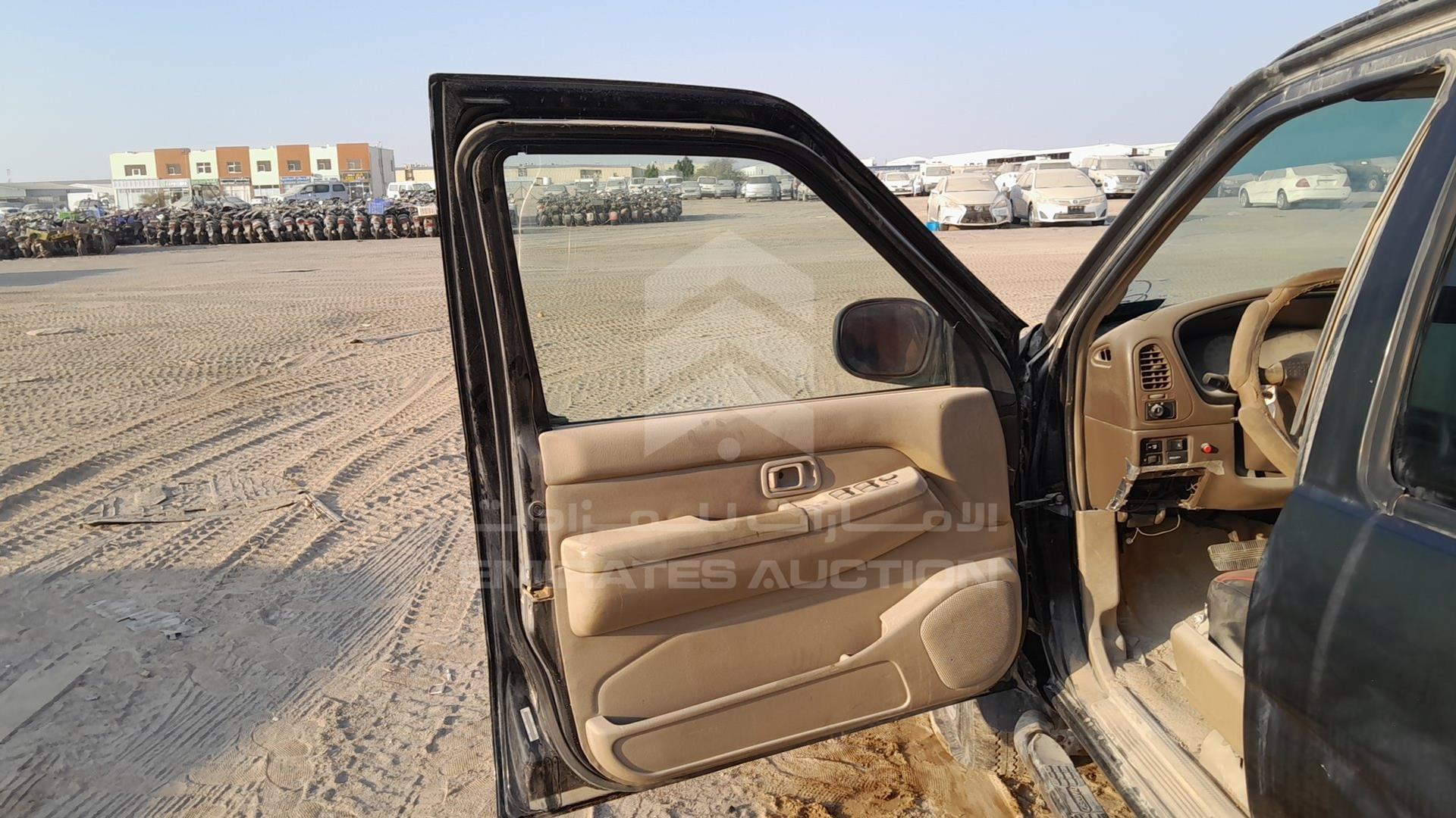 2000 NISSAN PATHFINDER VIN: JN8AR07Y3YW436067