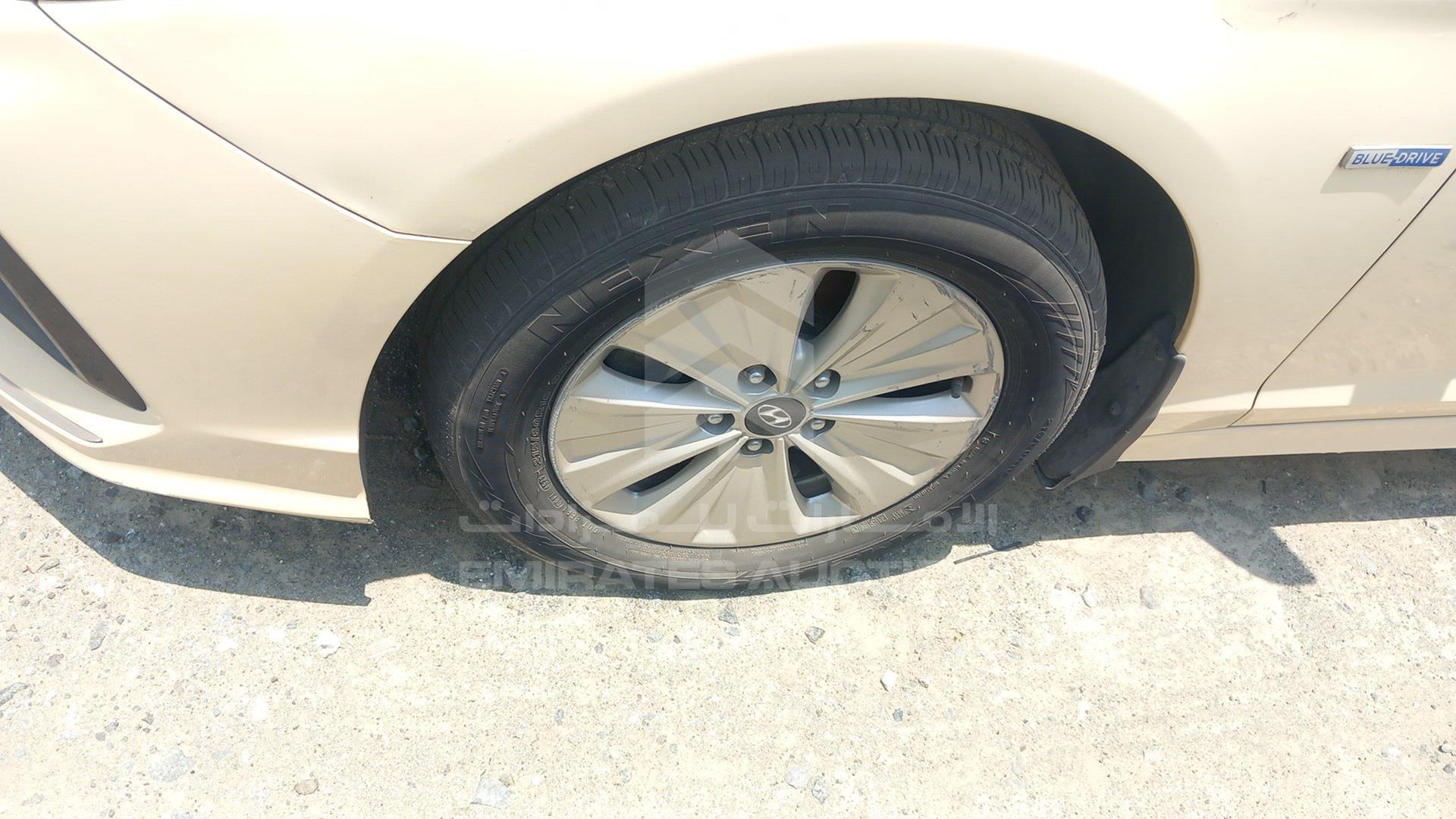 2018 HYUNDAI SONATA VIN: KMHE24136JA082064