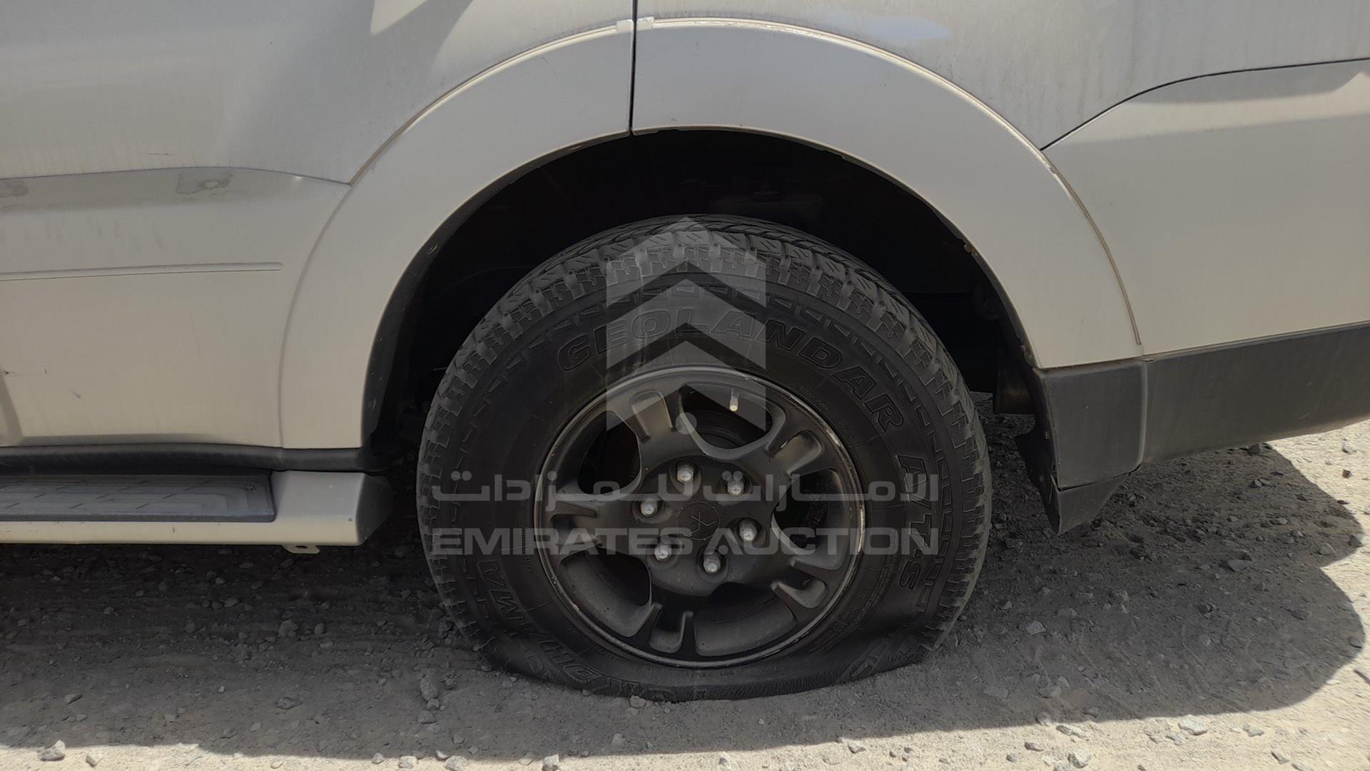2008 MITSUBISHI PAJERO VIN: JMYLRV93W8J721894