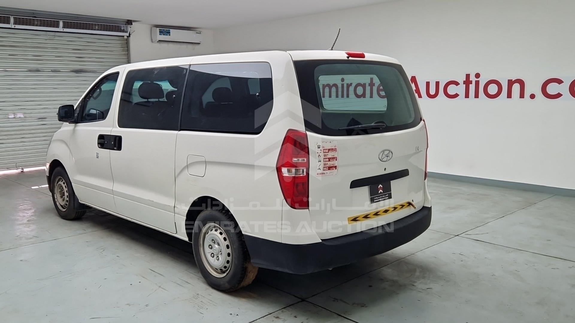 2016 HYUNDAI H1 VIN: KMJWA37RXGU775139