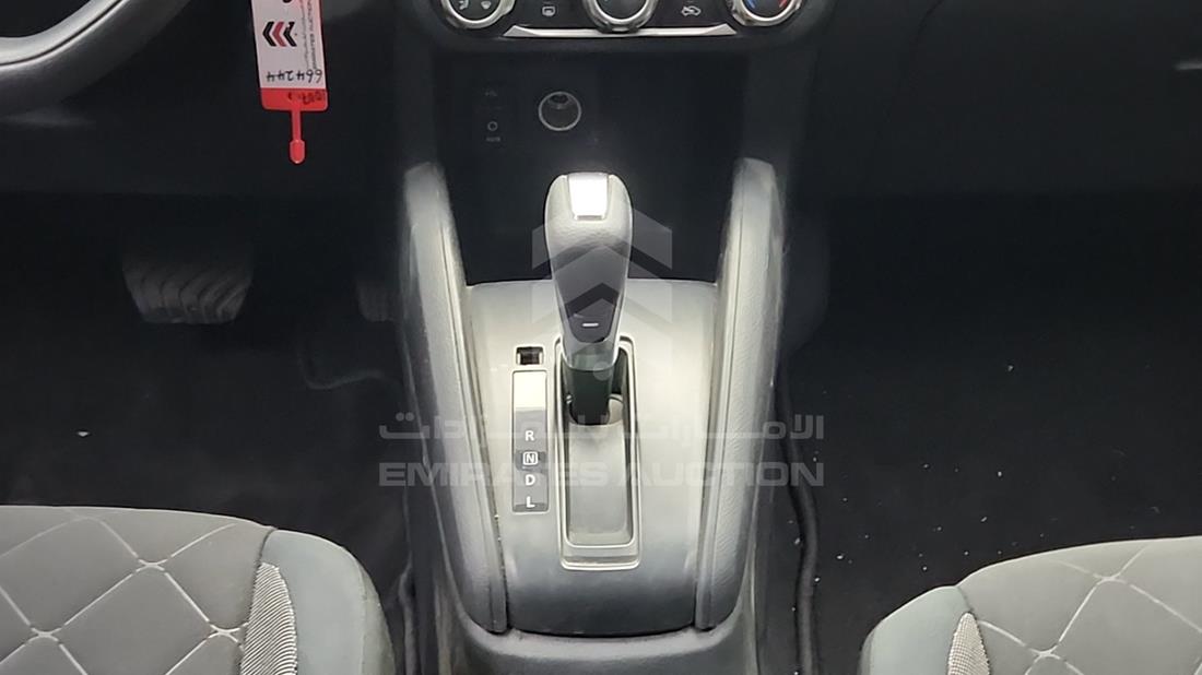 2020 Nissan Kicks — Gear View — Photo 16