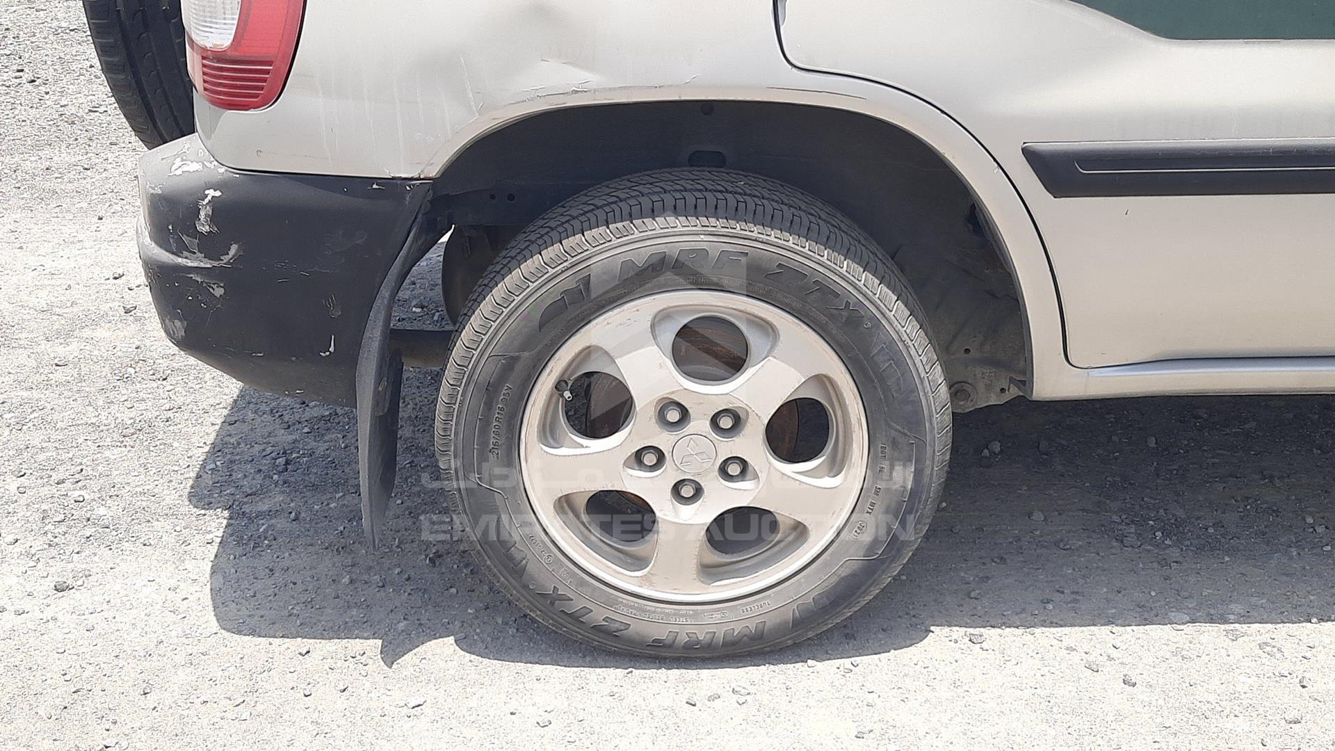 2000 MITSUBISHI PAJERO VIN: JMYLRH76WYY700118