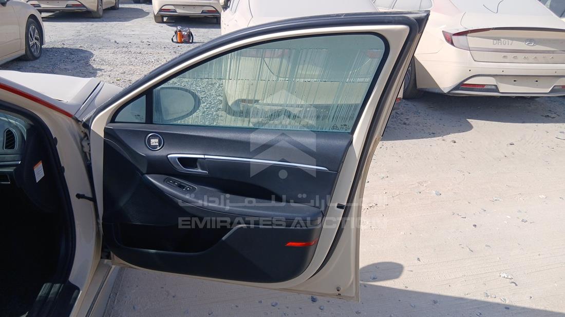 2021 Hyundai Sonata Hybrid — Front Right Door — Photo 25