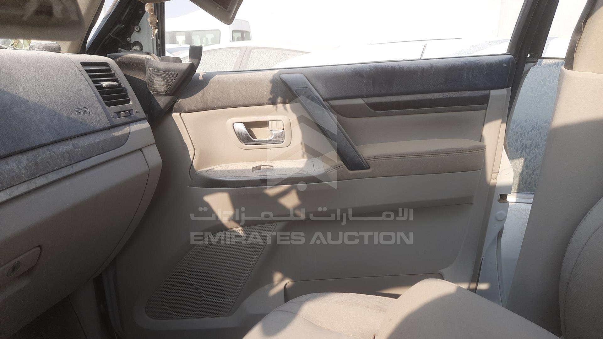 2013 MITSUBISHI PAJERO VIN: JMYLRV95WDJ702131