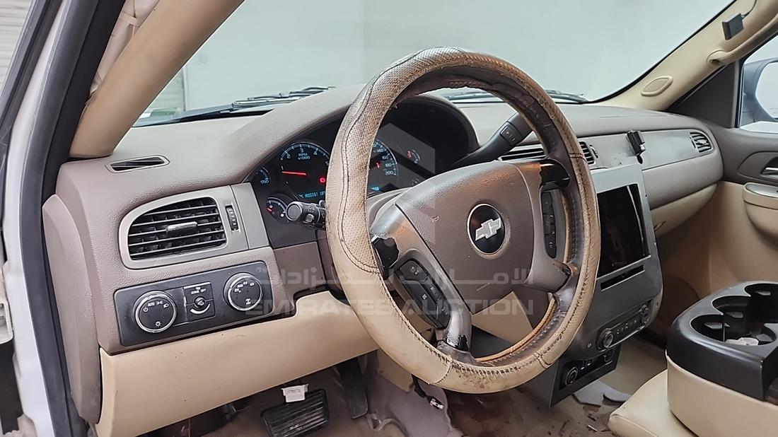 2010 Chevrolet Tahoe — Front Left Driver Dashboard View — Photo 12