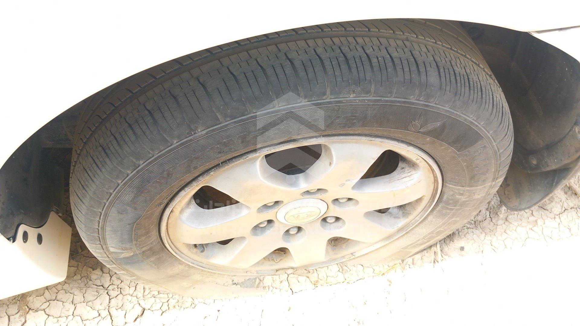 2007 KIA CARNIVAL VIN: KNAMB763776146101