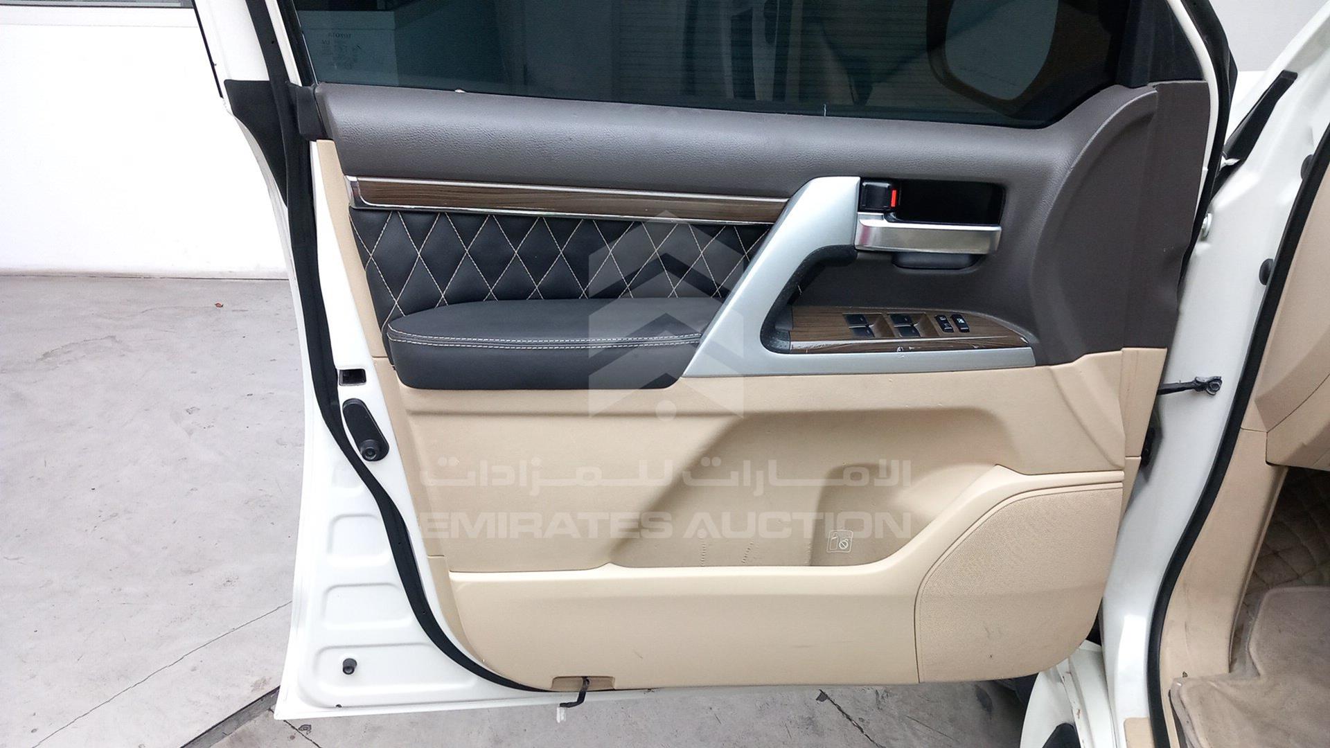 2016 TOYOTA LAND CRUISER VIN: JTMHY05J6G4036341