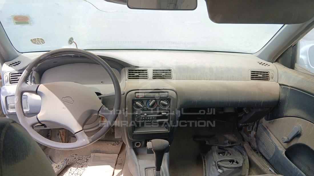 نيسان صني 2000 — زاوية الواجهة الكاملة — صورة 15