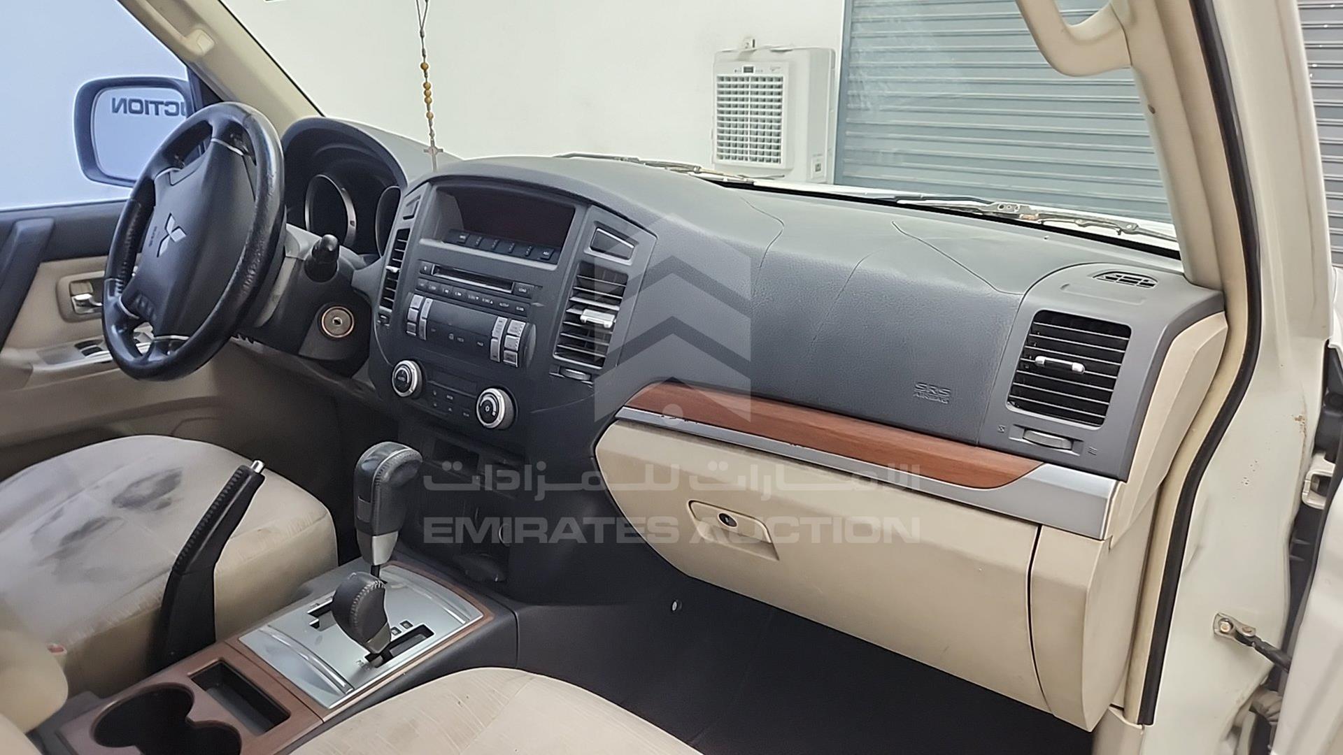 2009 MITSUBISHI PAJERO VIN: JMYLRV93W9J710845