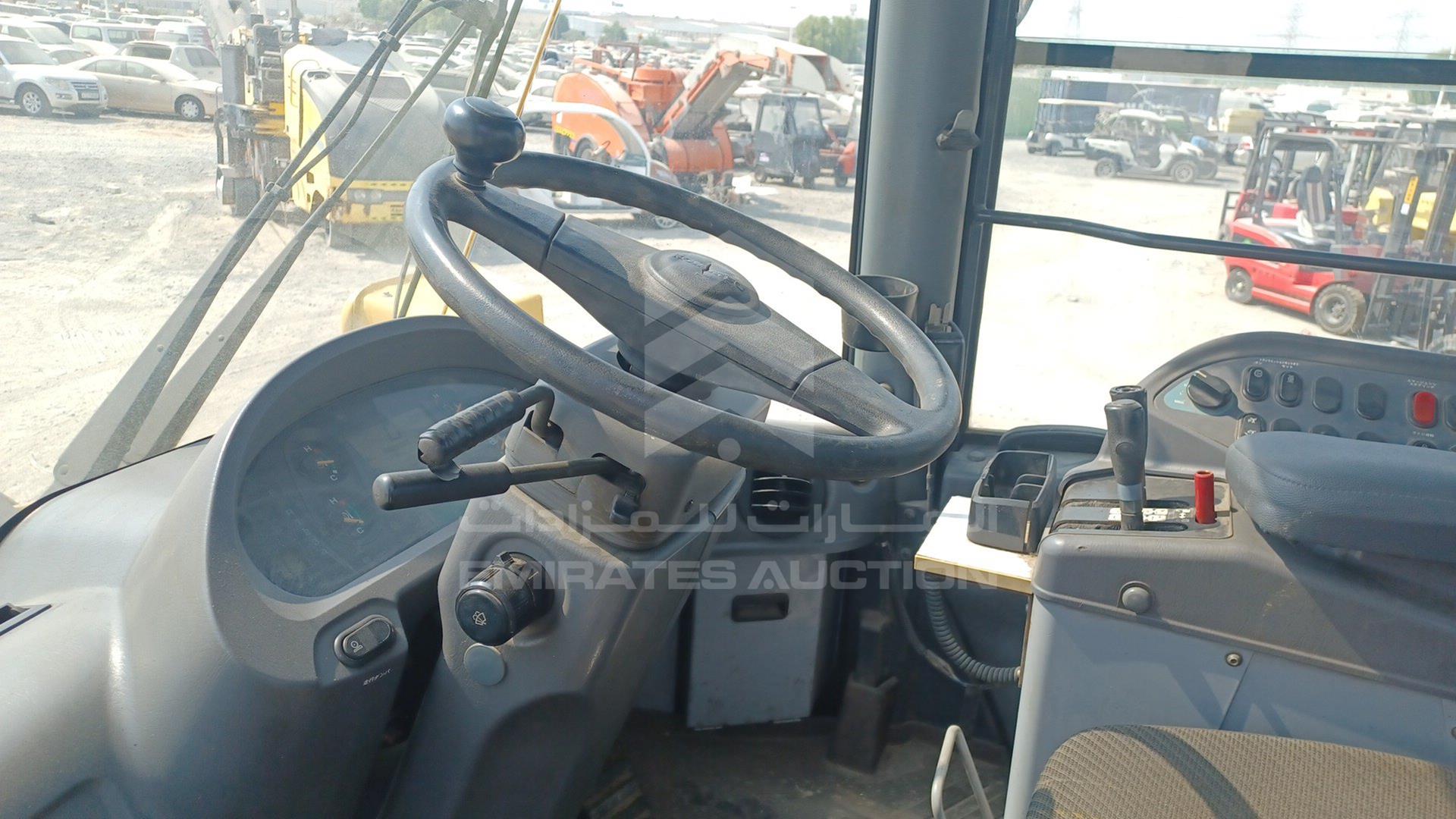 2014 KOMATSU WA380-6 VIN: WA09566021