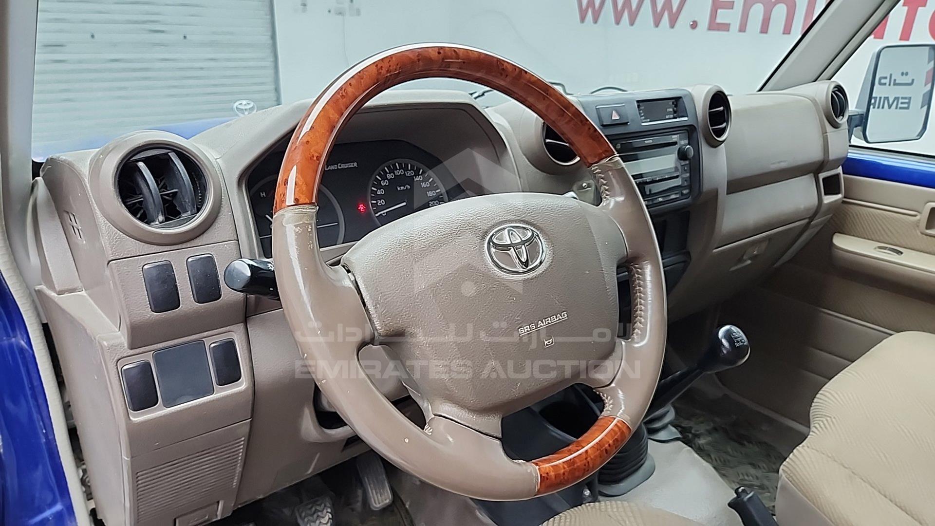 2013 TOYOTA LAND CRUISER VIN: JTFBU71J1D4703089