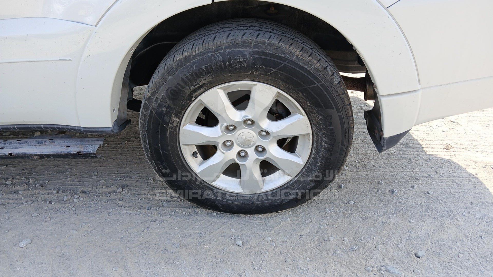 2013 MITSUBISHI PAJERO VIN: JMYLRV95WDJ706603