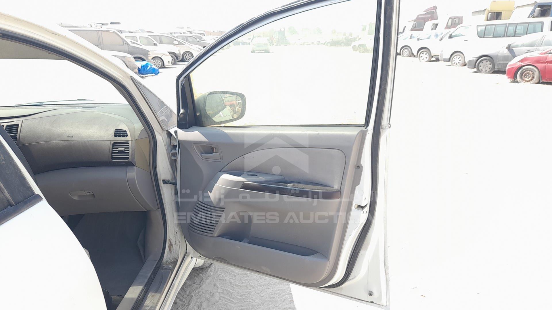 2005 MITSUBISHI GRANDIS VIN: JMYLRNA4W5Z703521