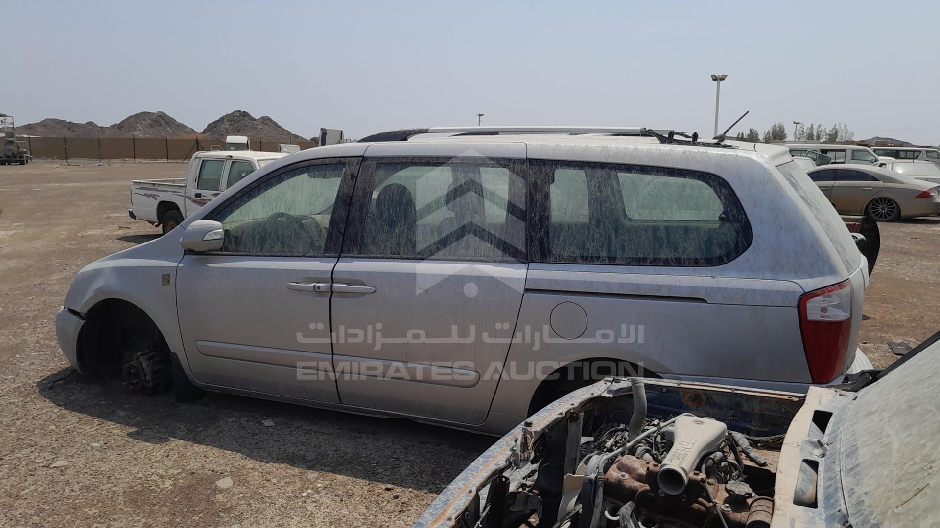 2011 KIA CARNIVAL VIN: KNAMH8172B6368472
