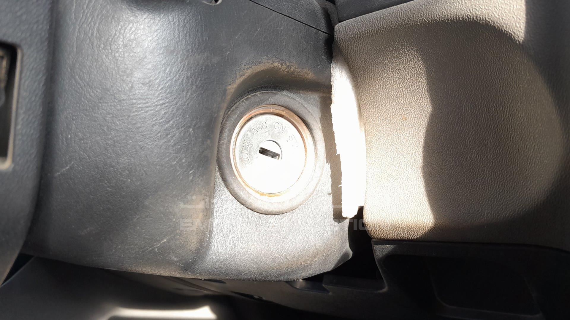 2004 MITSUBISHI PAJERO VIN: JMYLRV73W4J704652