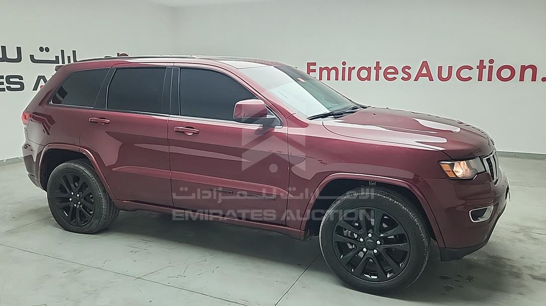 2019 Jeep Grand Cherokee — Front Right Angle — Photo 9
