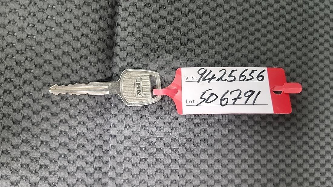 2020 Nissan Urvan — Keys — Photo 4