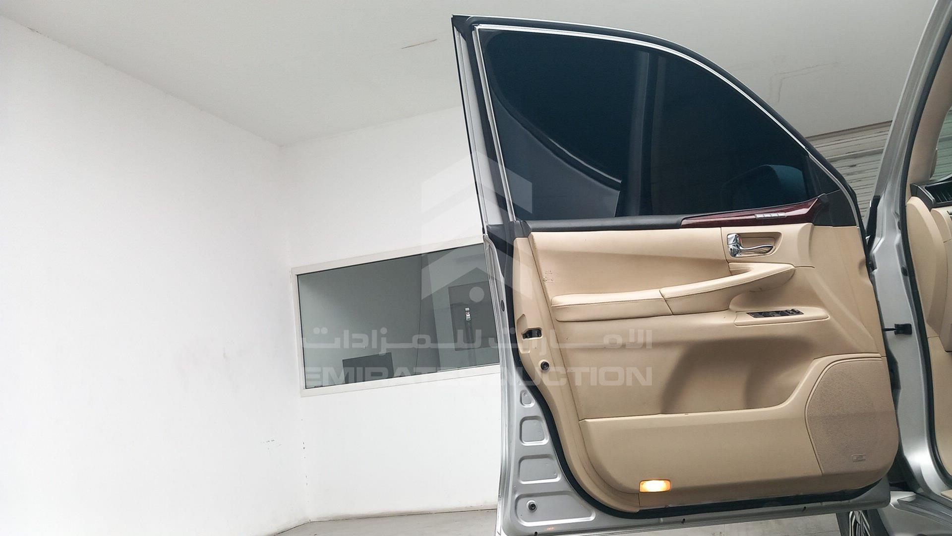 2009 LEXUS LX 570 VIN: JTJHY0OW994015504