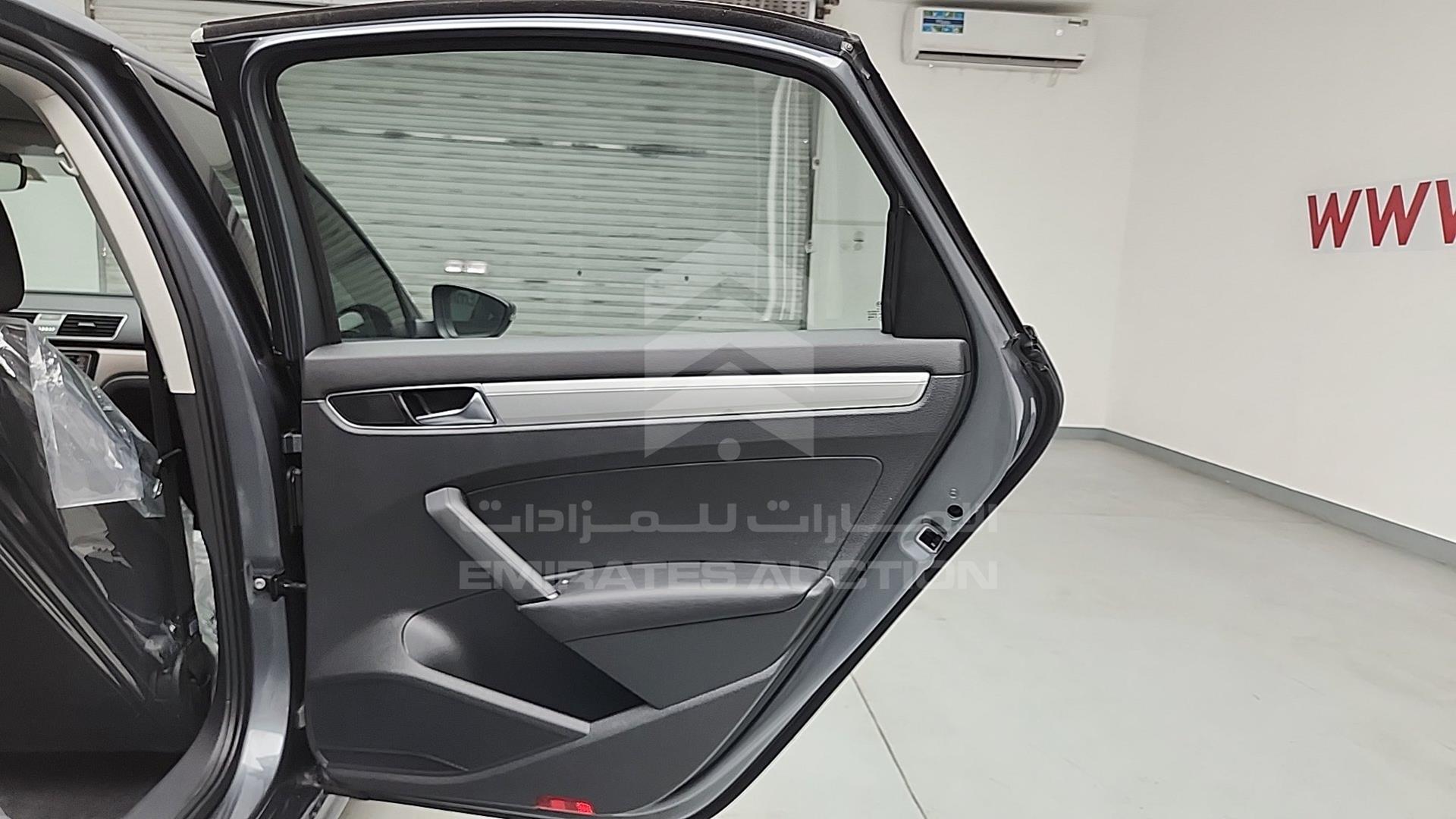 2018 VOLKSWAGEN PASSAT VIN: WVWAR7A32JC040107