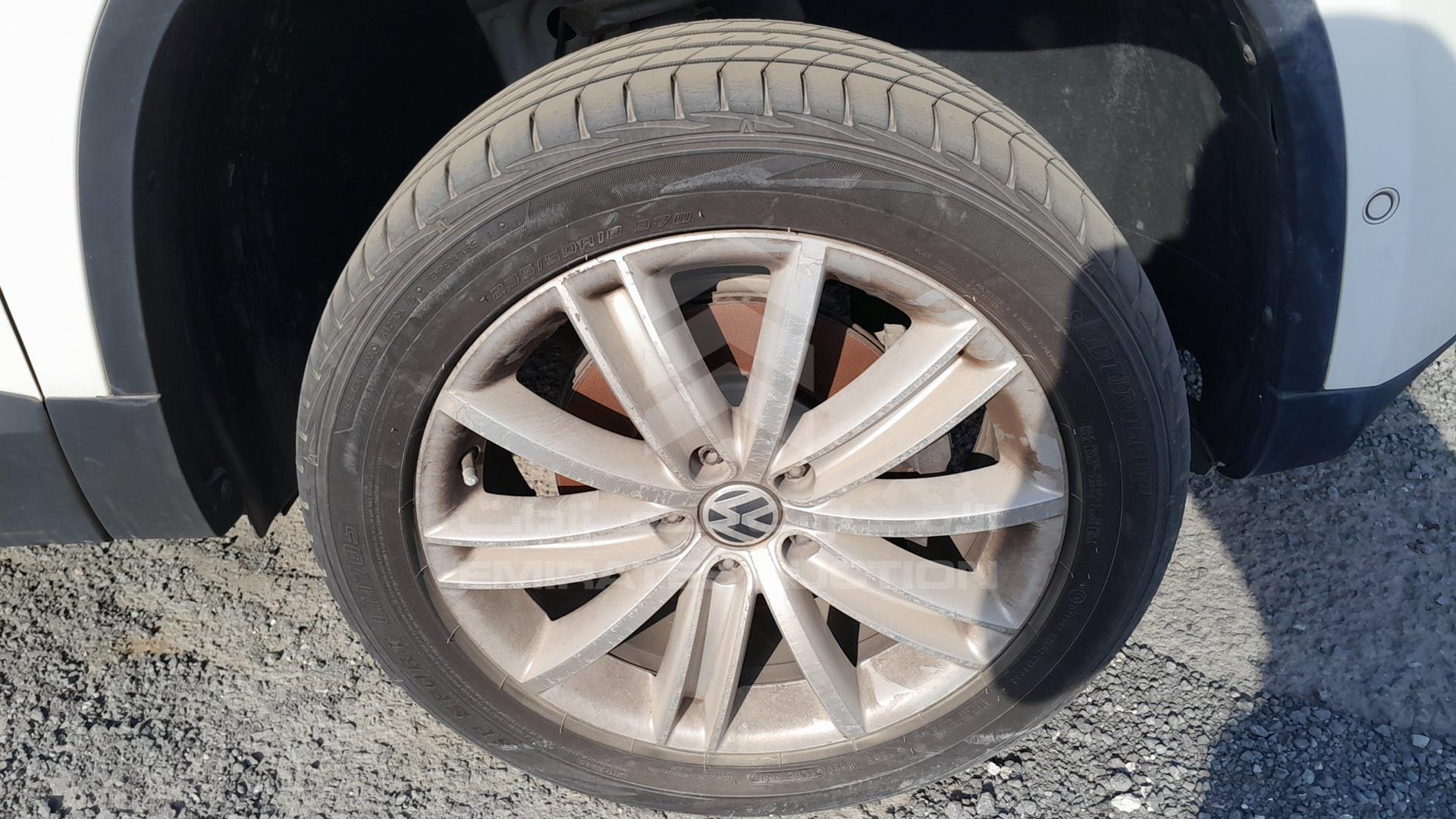 2011 VOLKSWAGEN TIGUAN VIN: WVGCE15N3BW008422