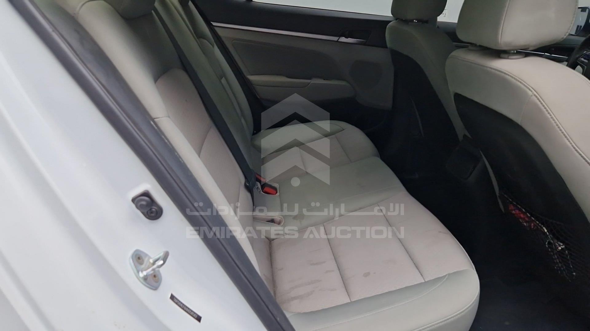 2017 HYUNDAI ELANTRA VIN: 5NPD84LF6HH058582