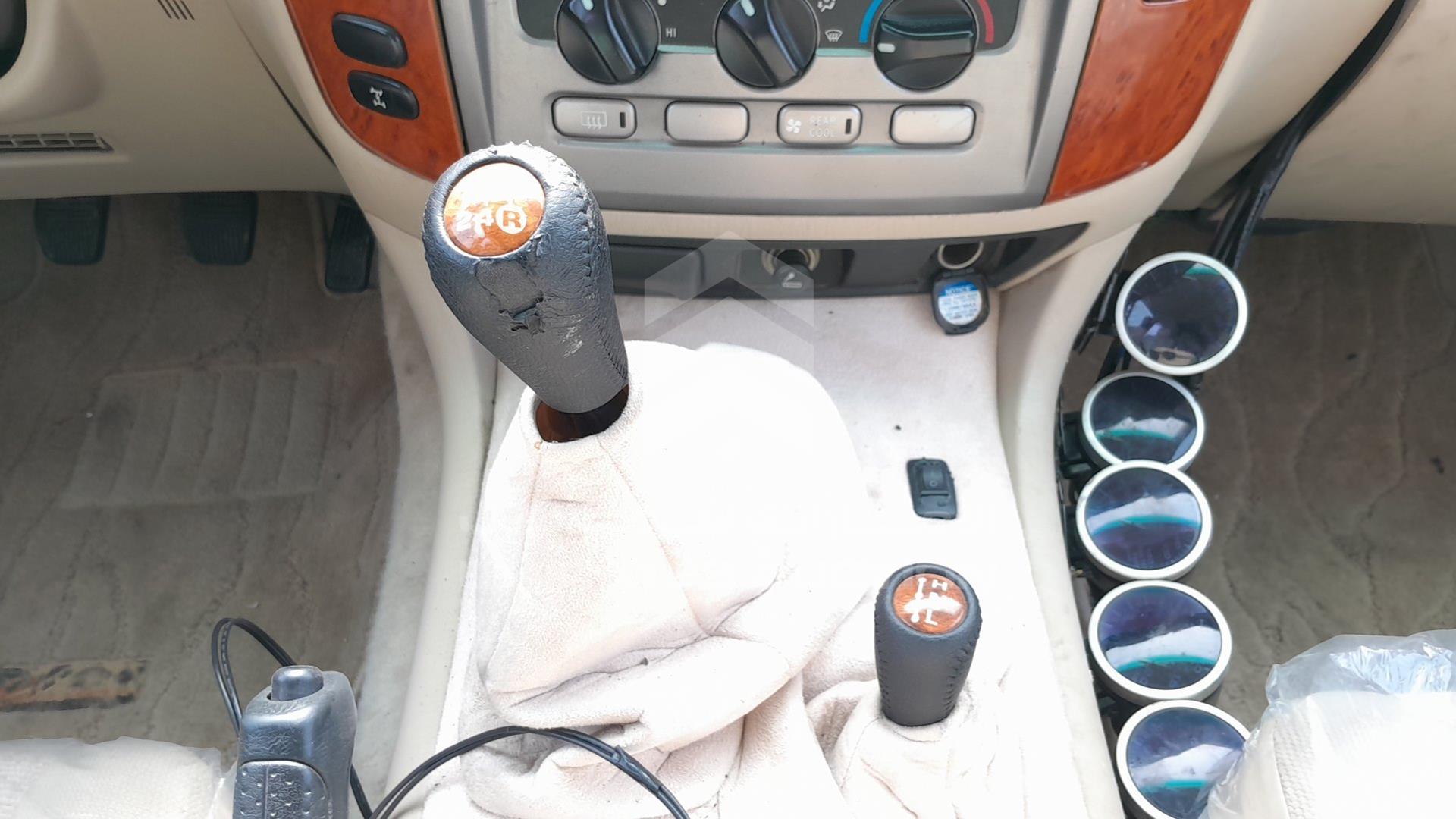 2004 TOYOTA LAND CRUISER VIN: JTEHJ09JX45090001