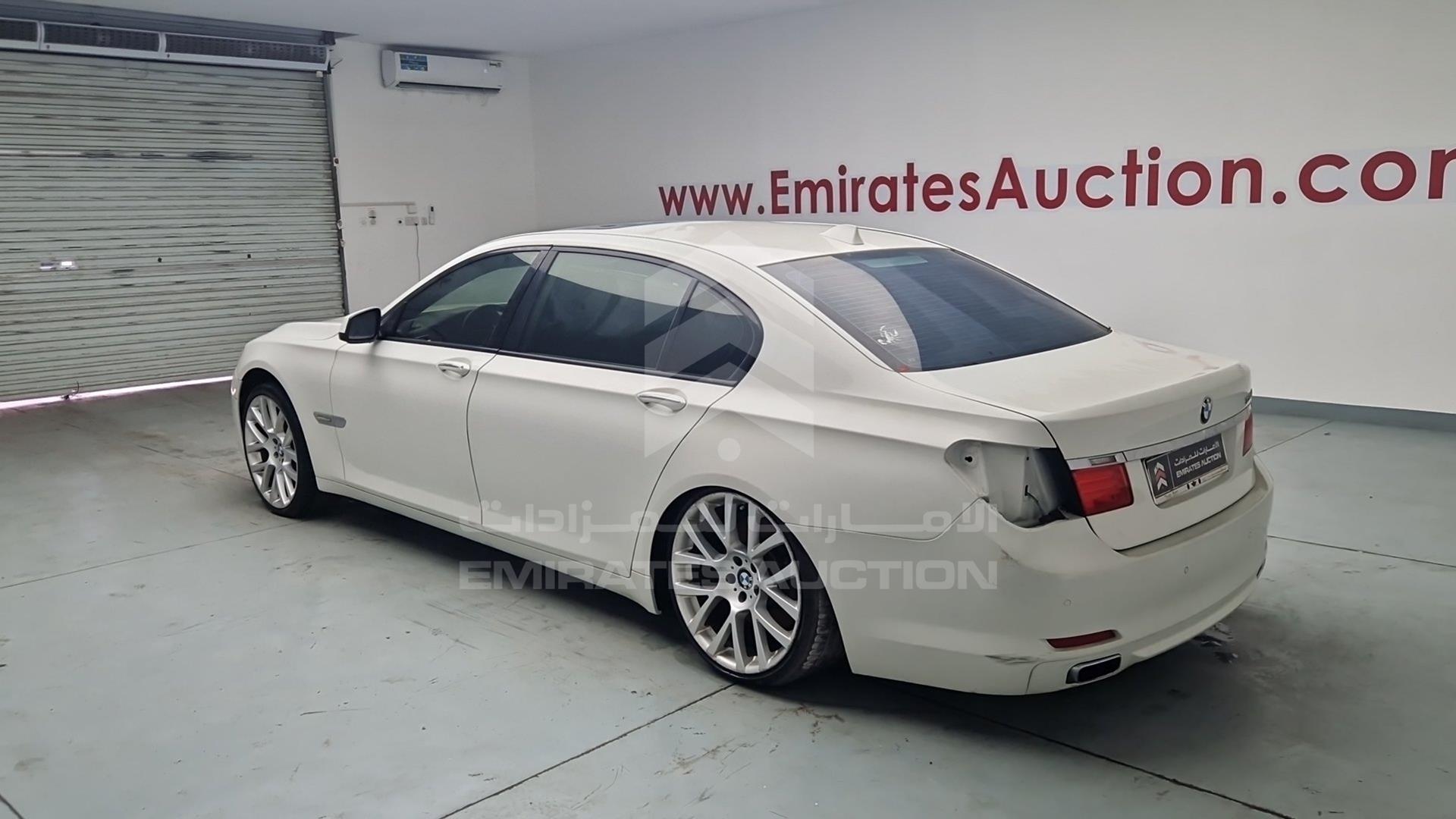 2011 BMW 750 VIN: WBAKB8101BC345410