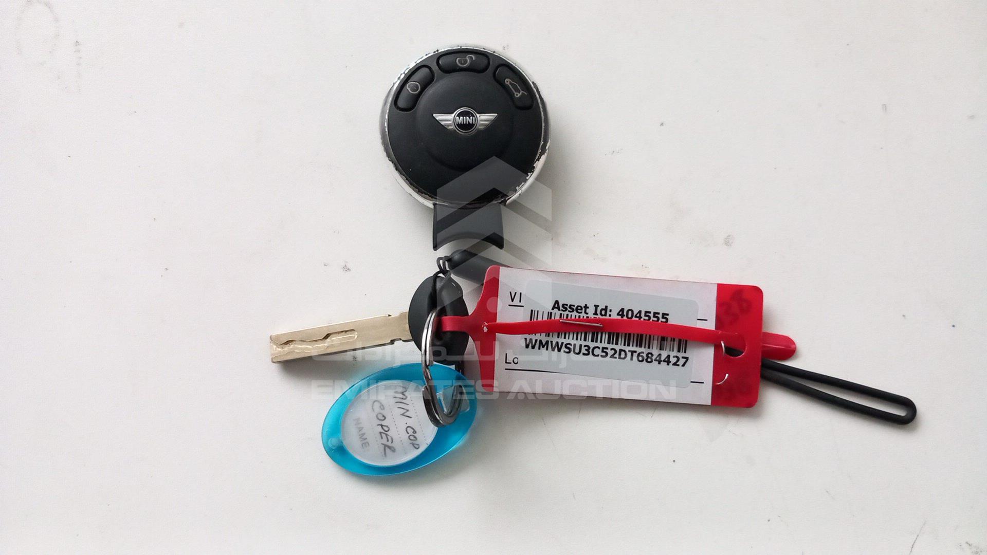 2013 MINI COOPER VIN: WMWSU3C52DT684427