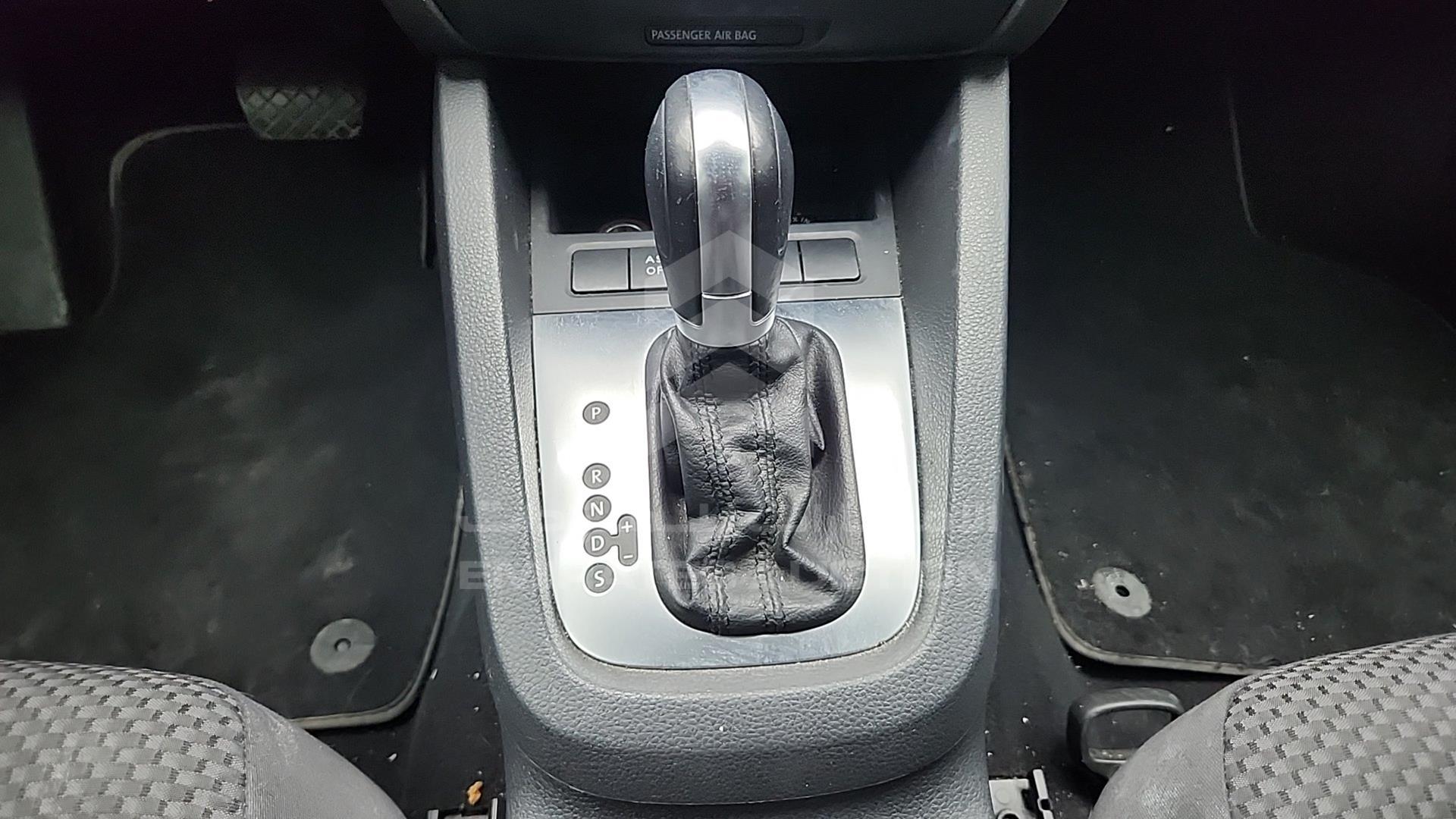 2015 VOLKSWAGEN JETTA VIN: WVWRV1AJXFM200939