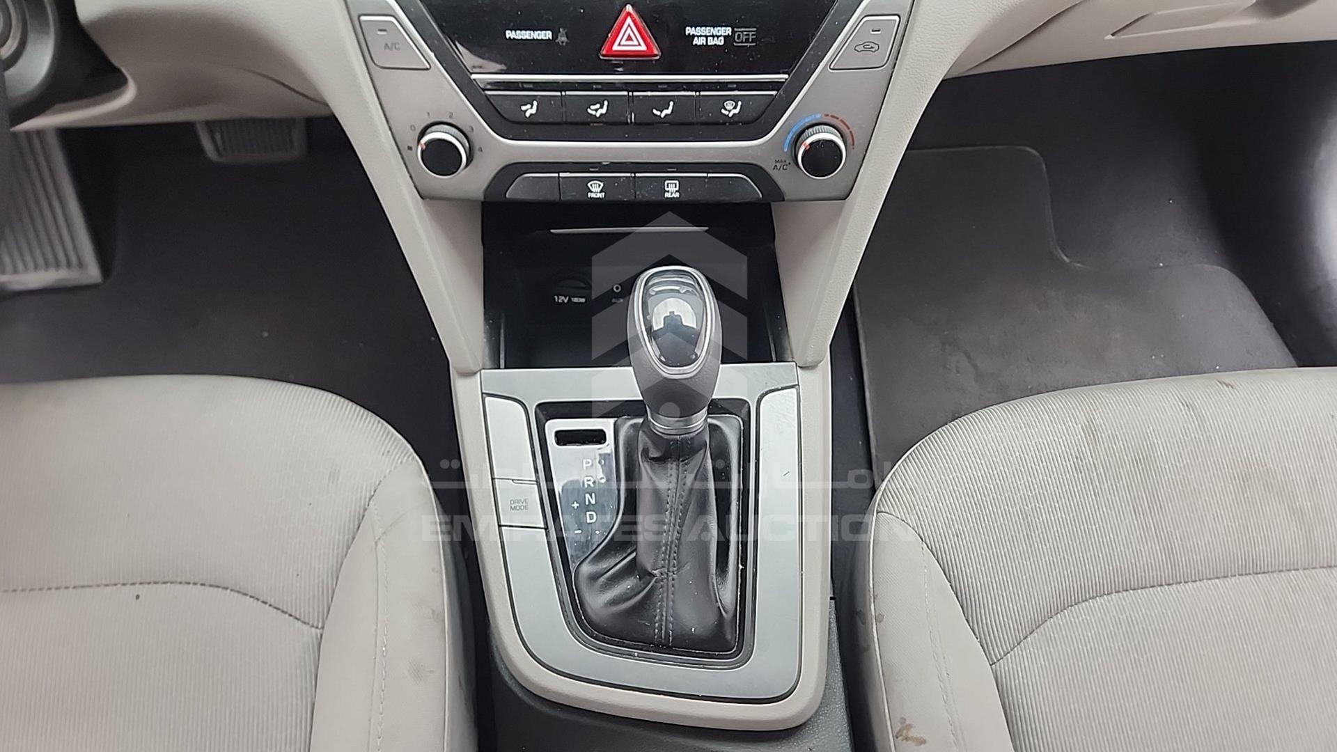 2018 HYUNDAI ELANTRA VIN: 5NPD74LF8JH376096