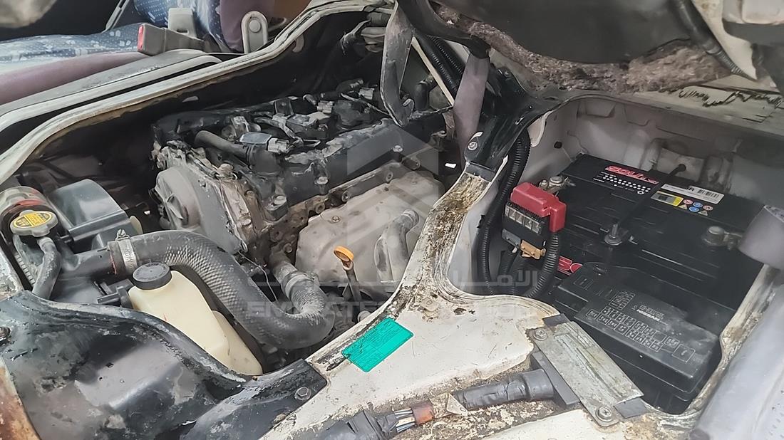 2010 Nissan Urvan — Engine Bay — Photo 23